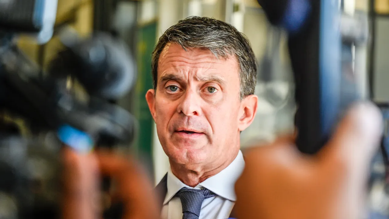 Manuel Valls Une deuxième base navale à Mayotte confirmée par Manuel Valls