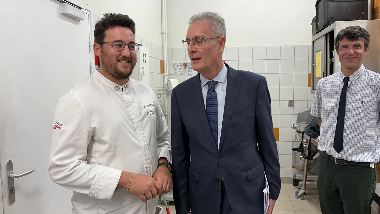 Rostane Mehdi et Julien Leveneur Rostane Mehdi a fait sa rentrée avec Julien Leveneur au lycée hôtelier Christian Antou.