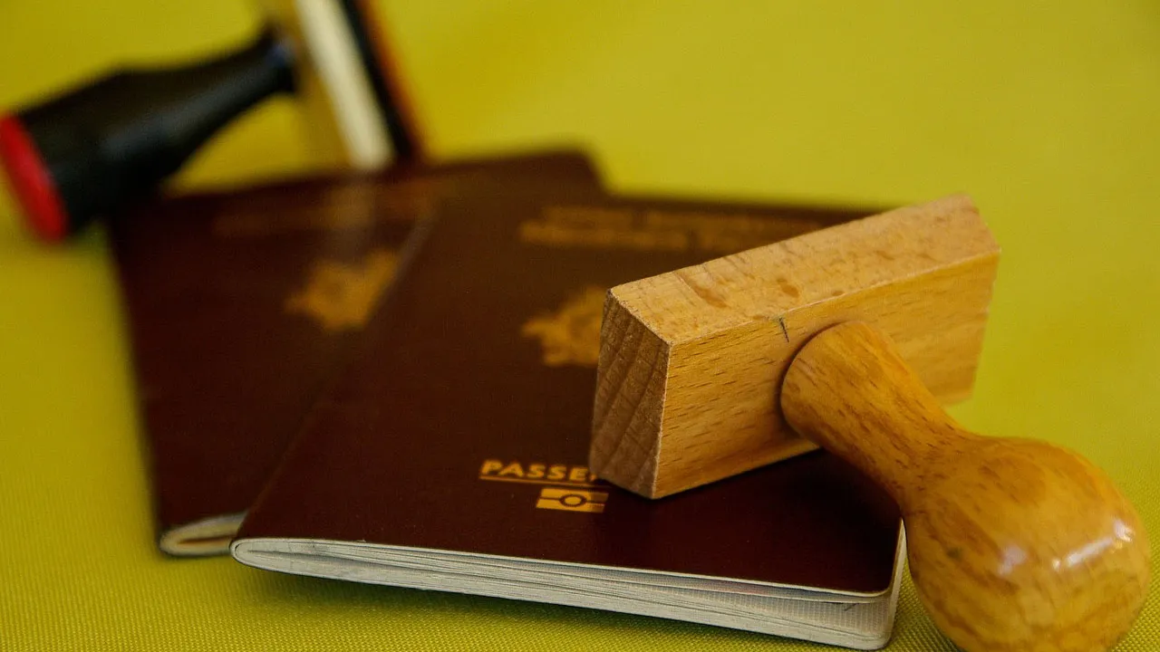 Comoriens Faux passeports aux Comores