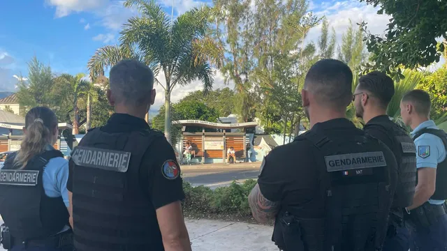 Intervention des gendarmes après une agression au couteau à la gare routière de Saint-Louis.