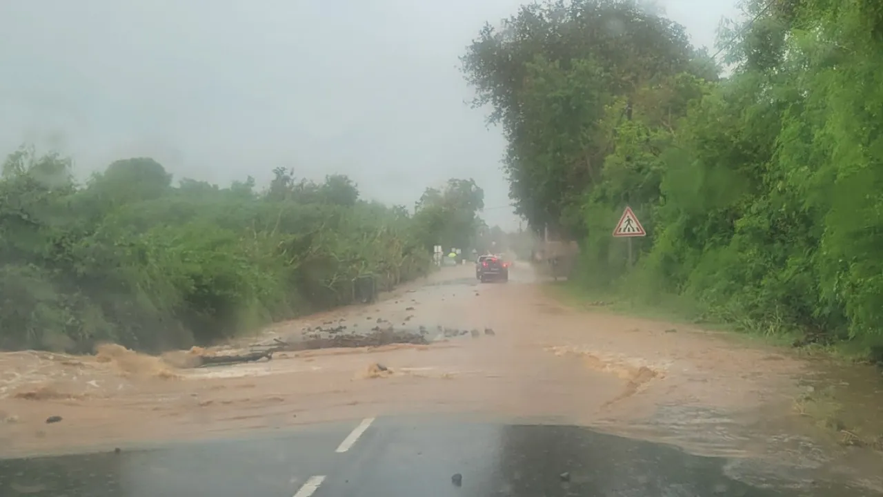 route inondée étang-salé avirons rd11 étang-salé