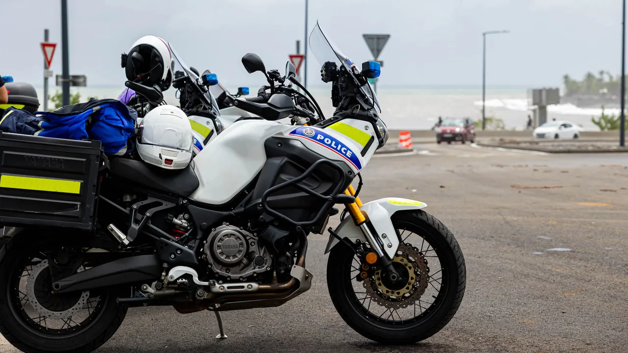 Police (5)