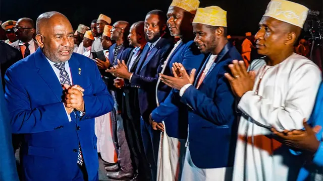 Azali Macron, Azali