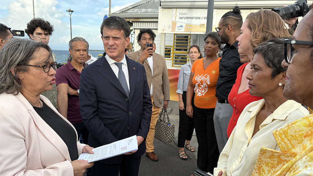 Manuel Valls, Outre-mer