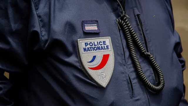 Policière, tribunal