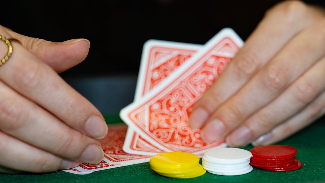poker marron, Moufia