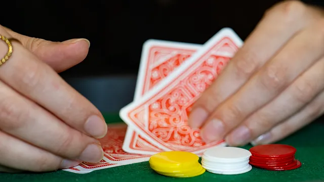 Poker poker marron, Moufia