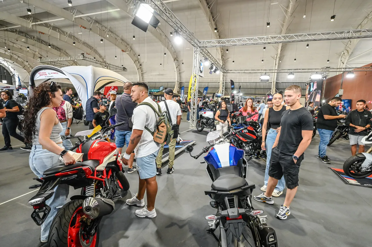 SALON MOTO-5