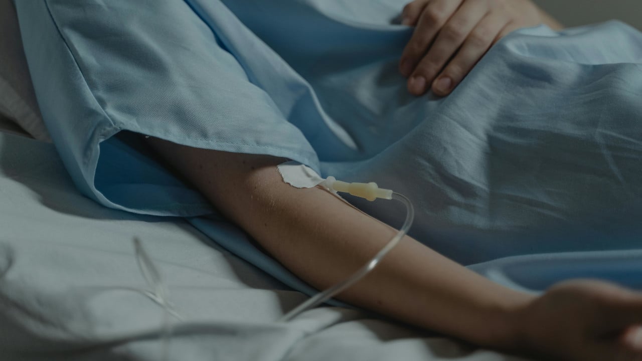 malade lit hôpital