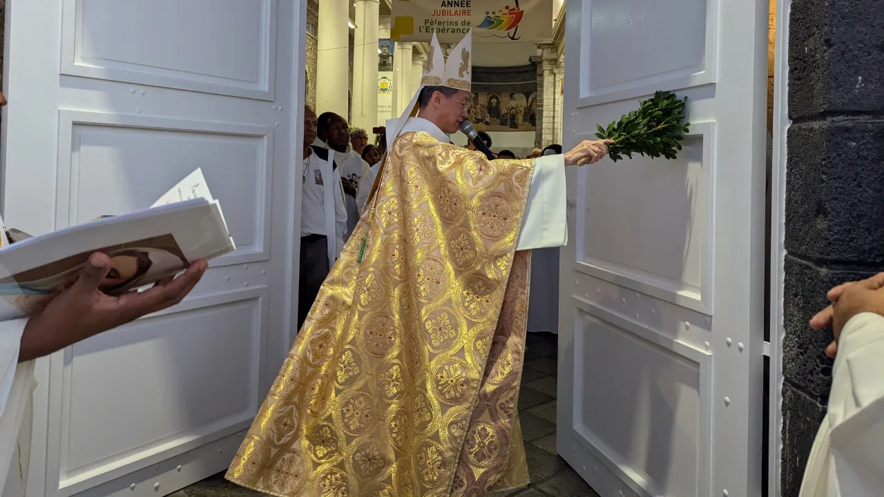EVEQUE PORTE 1