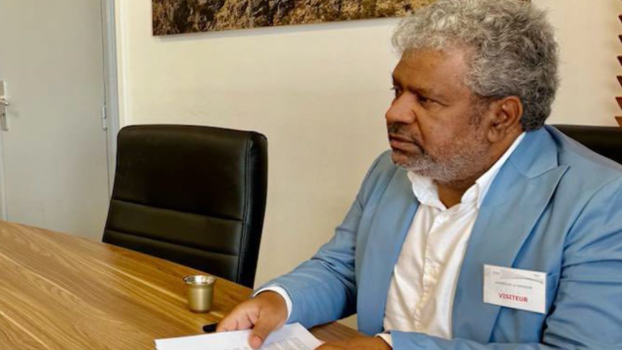 Jean-Hugues Ratenon en visite au parquet de Saint-Denis.