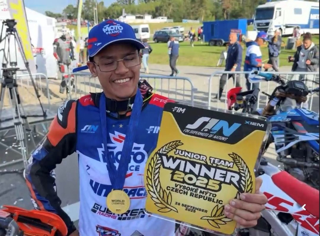 Le pilote réunionnais Raphael Payet arrache la médaille d'or aux Nations Supermoto 2025.