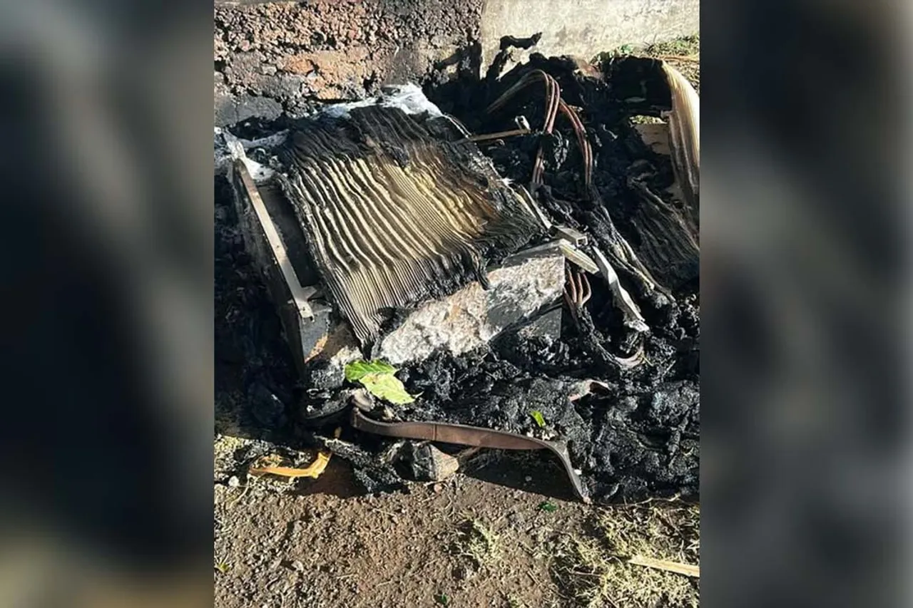 poubelle brulée Feux de poubelles à Saint-Louis.