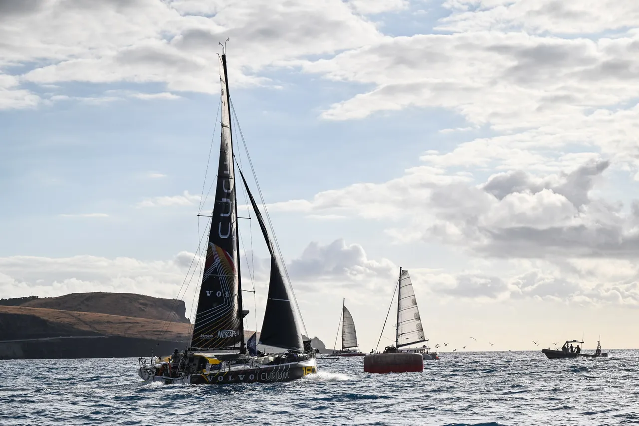 GLOBE 40 VOILE-66