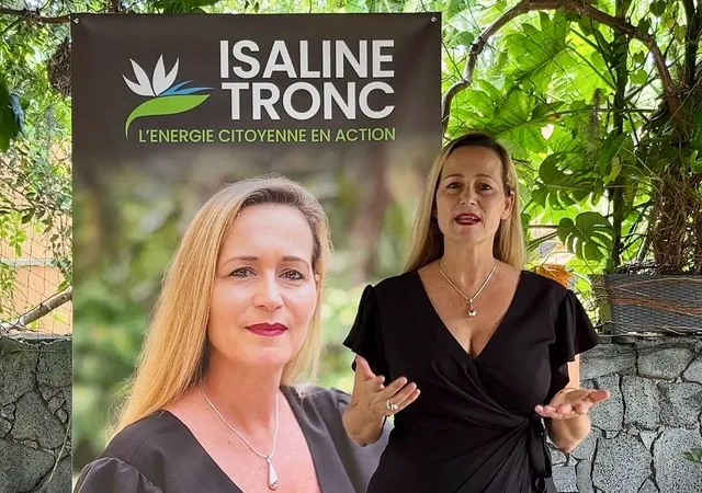 PHOTO DE CONF DE PRESSE ISALINE TRONC Candidate L'Etang-Salé 2026