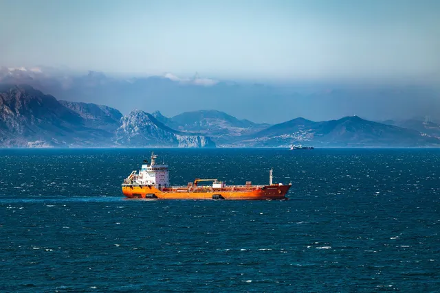 ship-10038606_1920 Pétrole, Outre-mer