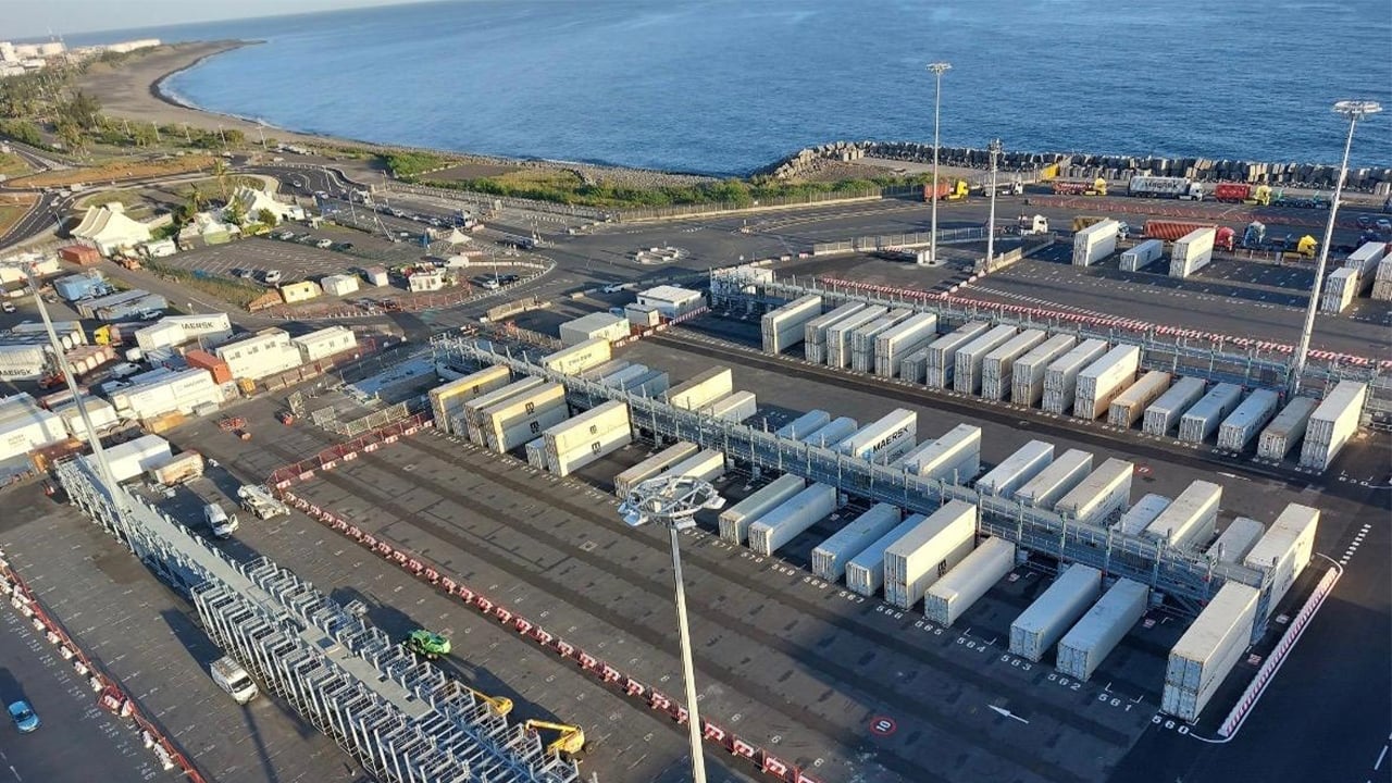 Port Est, Testoni Réunion