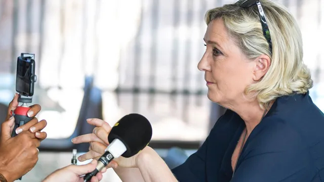 marine le pen 024