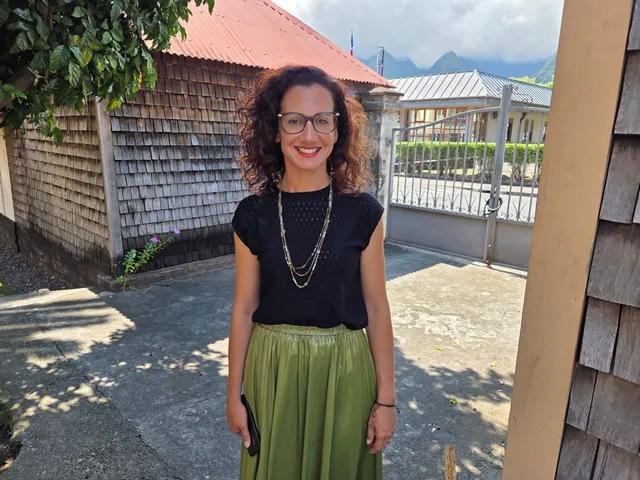 Camille Clain A 39 ans, Camille Clain succède à Bachil Valy à la tête de la mairie de l'Entre-Deux.
