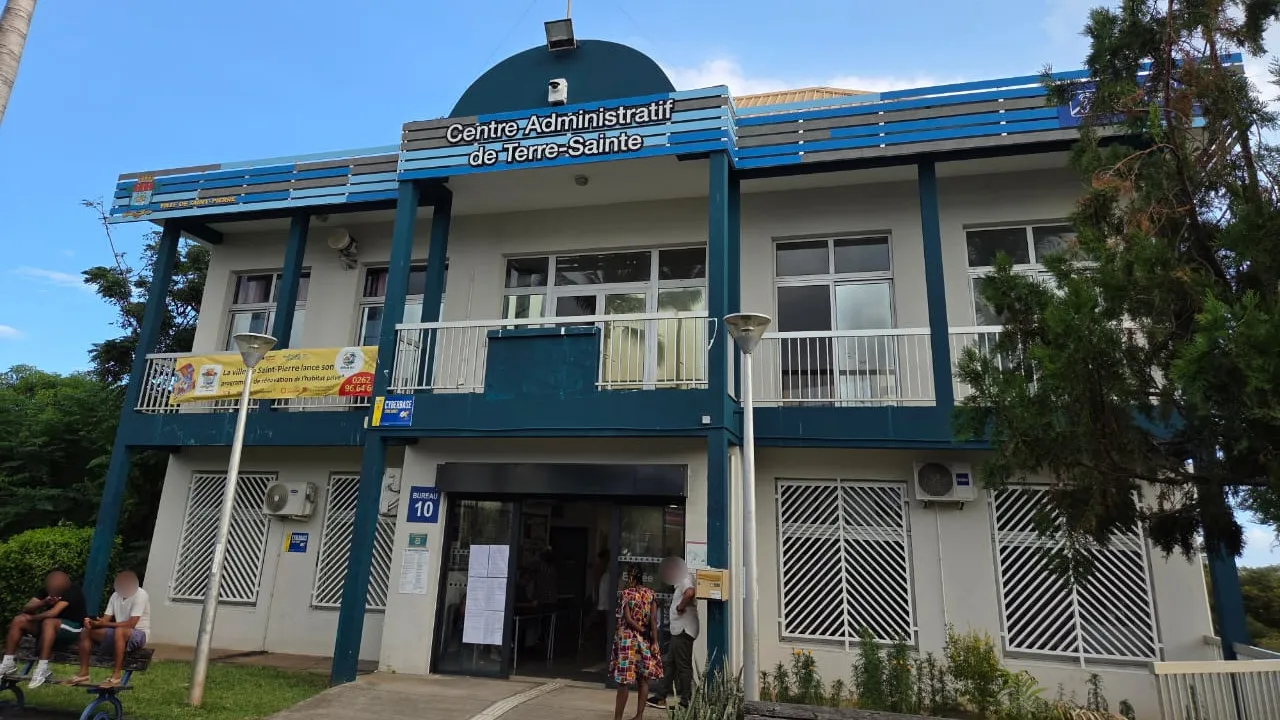 mairie annexe terre-sainte saint-pierre