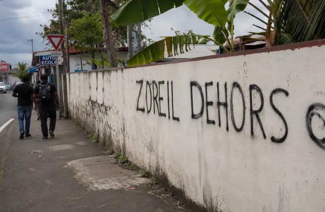 Zorey dehors