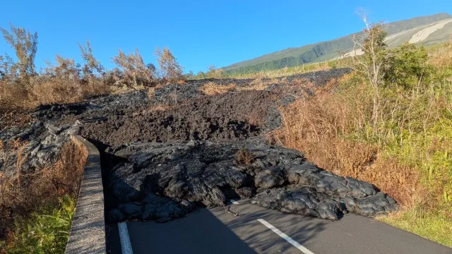 zinfos974-rn2-elus-et-passionnes-appellent-a-rouvrir-la-route-sans-effacer-la-coulee-rn2-piste-6-fma