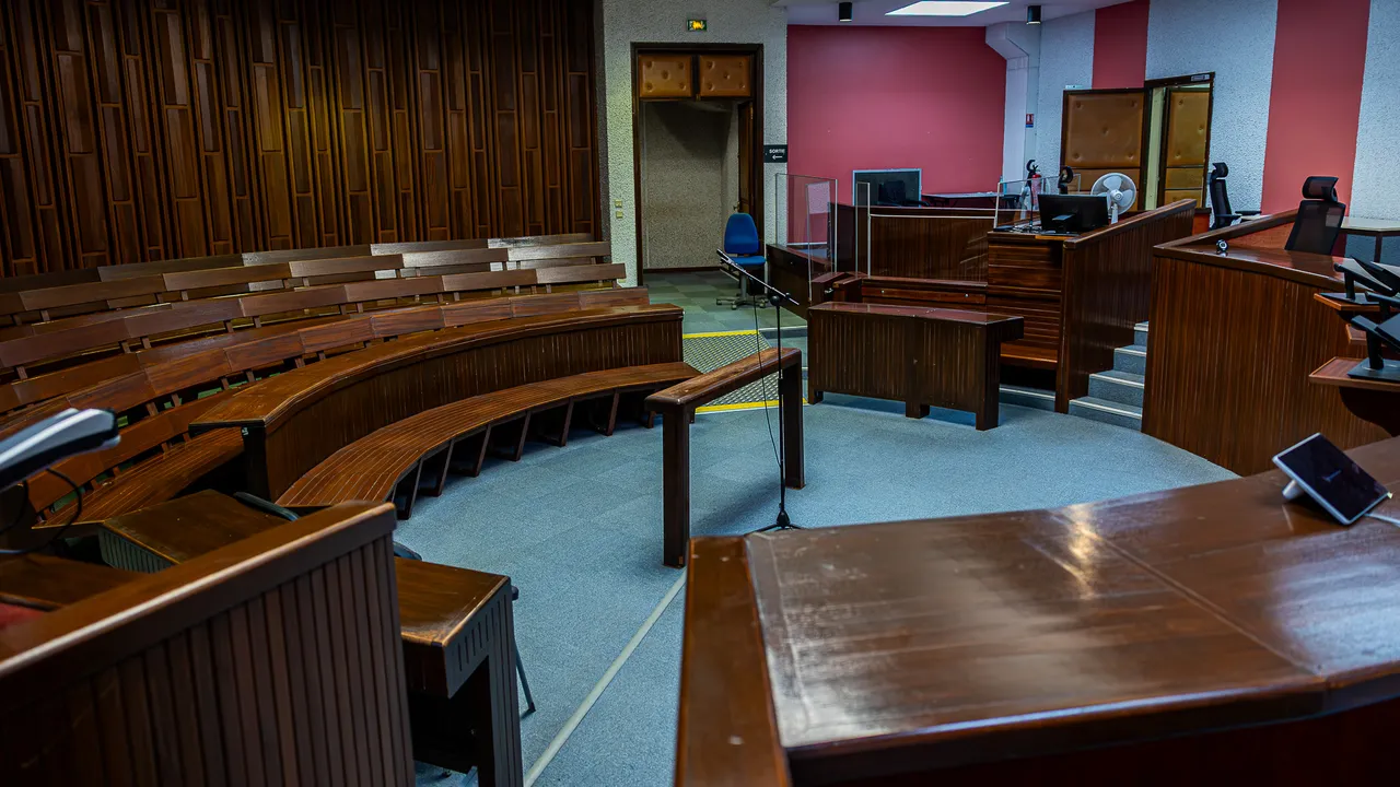 Tribunal Judiciaire de Saint-Denis (13)
