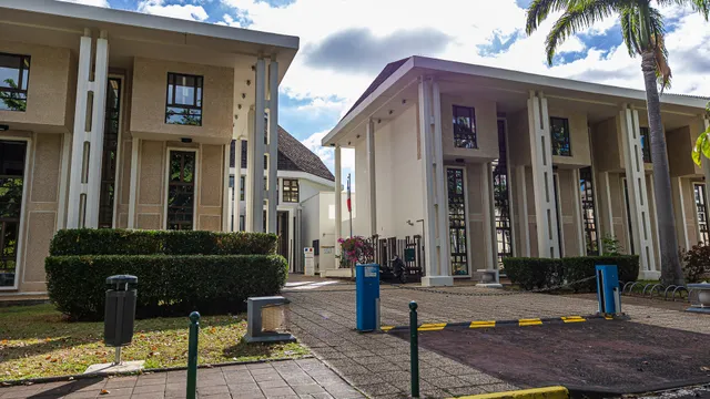 Tribunal Judiciaire de Saint-Denis (25)