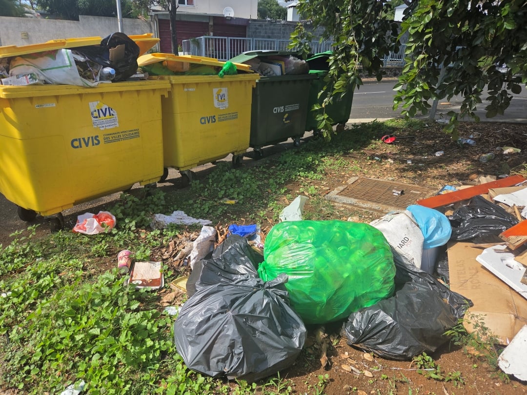 Déchets : la médiation échoue chez Derichebourg OI, les poubelles continuent de s'accumuler.