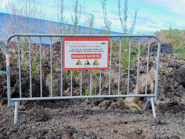 Plusieurs mois après la dernière éruption du Piton de la Fournaise, la préfecture rappelle que l'accès à la plateforme de lave reste interdit en raison des risques persistants.