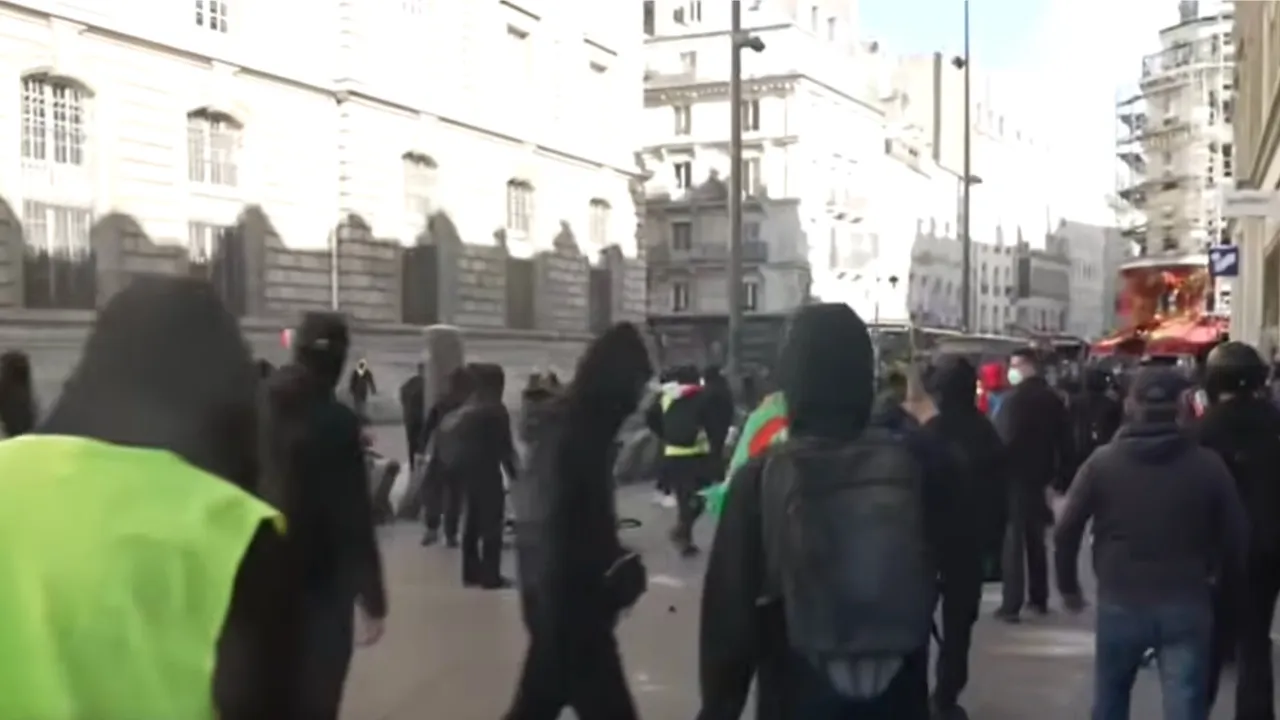 manif 17 octobre capture d'écran France 24