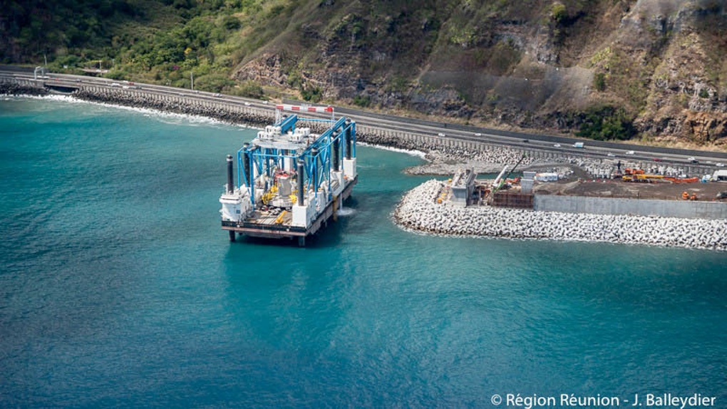 Nouvelle Route du Littoral : Retour en images sur la pose de la première pile