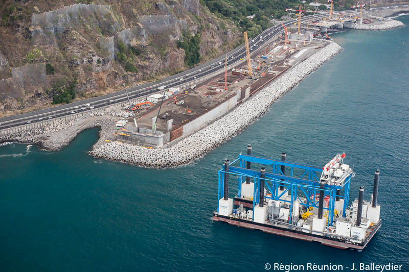 Nouvelle Route du Littoral : Retour en images sur la pose de la première pile