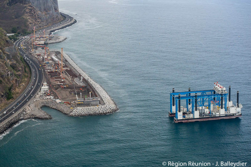 Nouvelle Route du Littoral : Retour en images sur la pose de la première pile