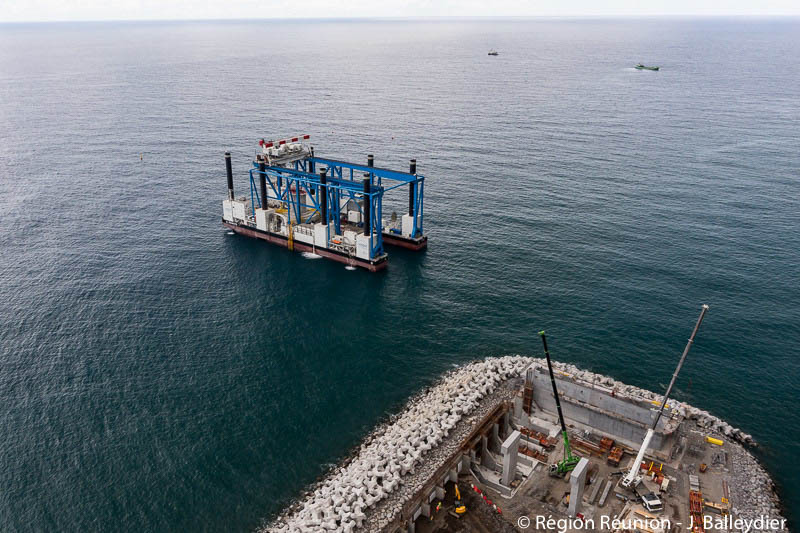 Nouvelle Route du Littoral : Retour en images sur la pose de la première pile