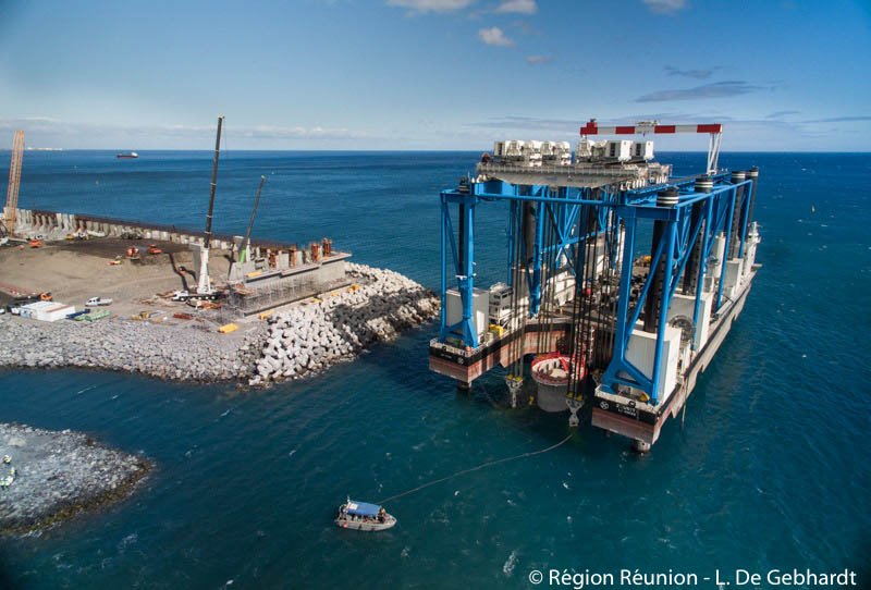 Nouvelle Route du Littoral : Retour en images sur la pose de la première pile