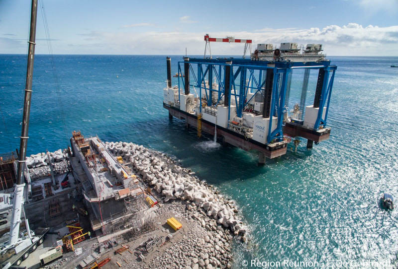 Nouvelle Route du Littoral : Retour en images sur la pose de la première pile