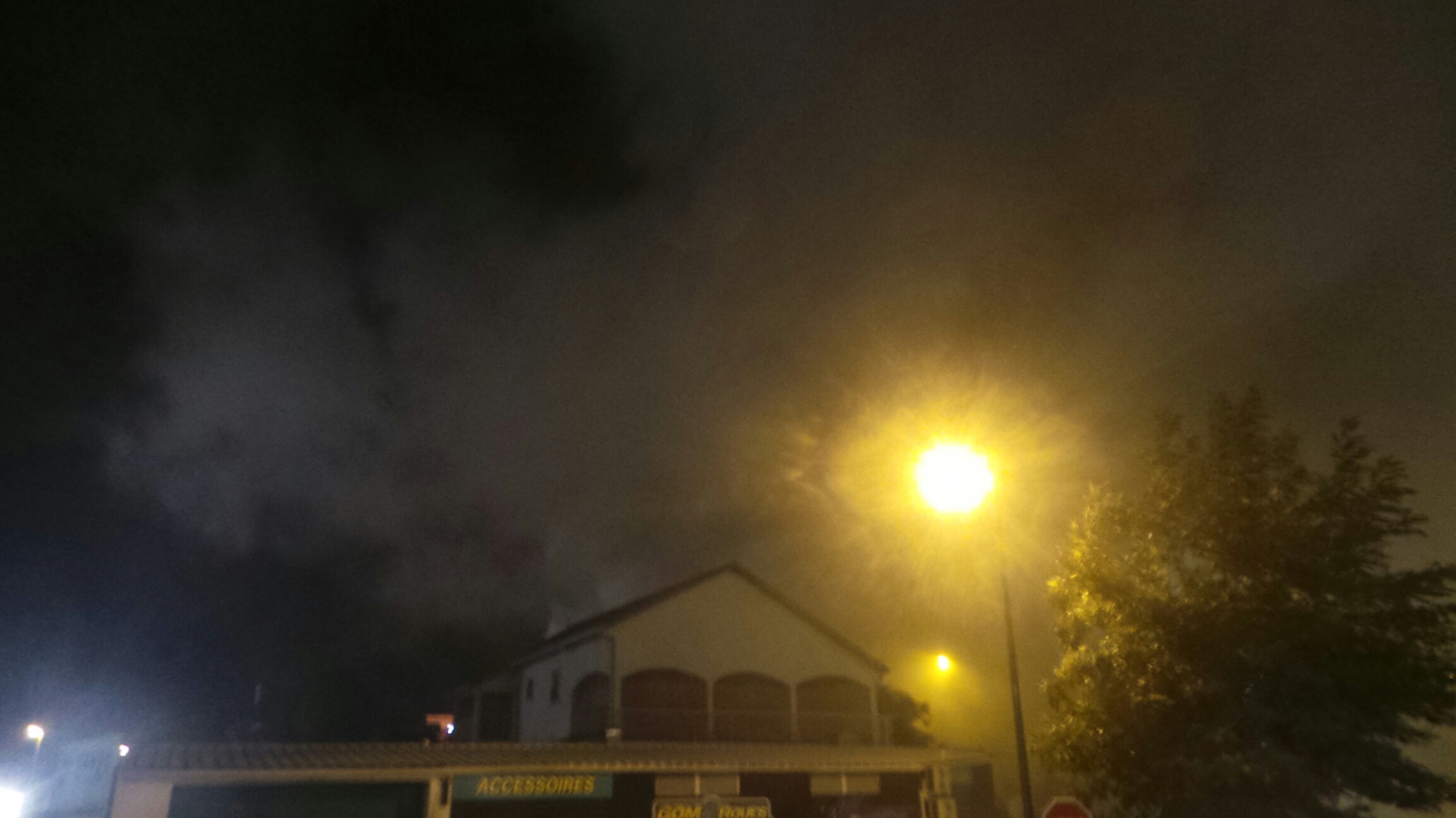 [LIVE] Du chlore aurait brûlé: Les habitants de Saint-Denis incommodés par la fumée