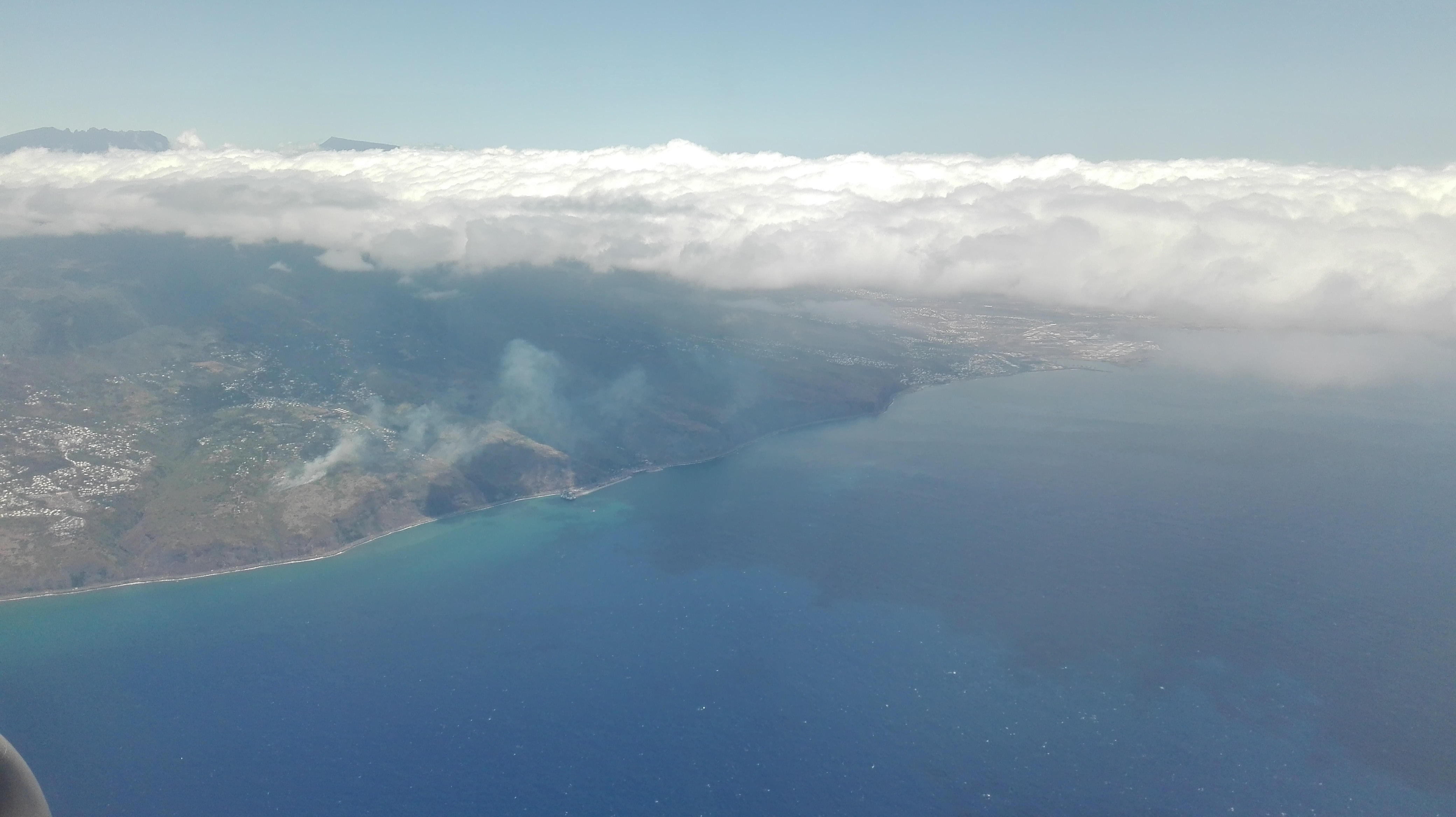Les photos de l'incendie de la Montagne depuis un avion de ligne