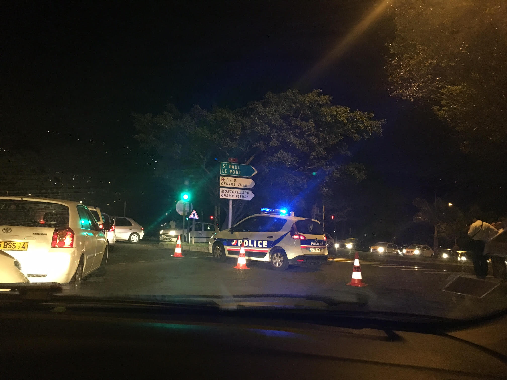 Boulevard Sud: 5 véhicules complètement froissés dans un carambolage