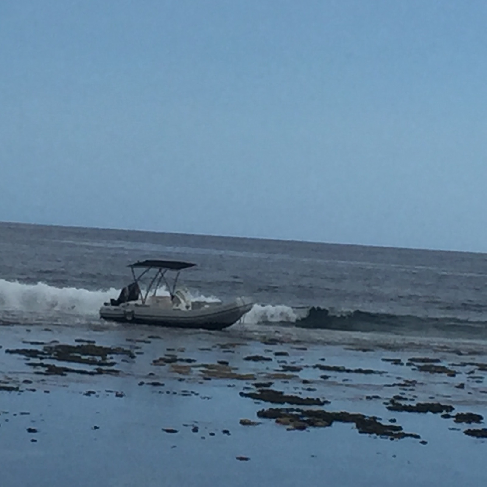Trois-Bassins: Un bateau de location s'échoue près du Cogohr, 3 blessés légers