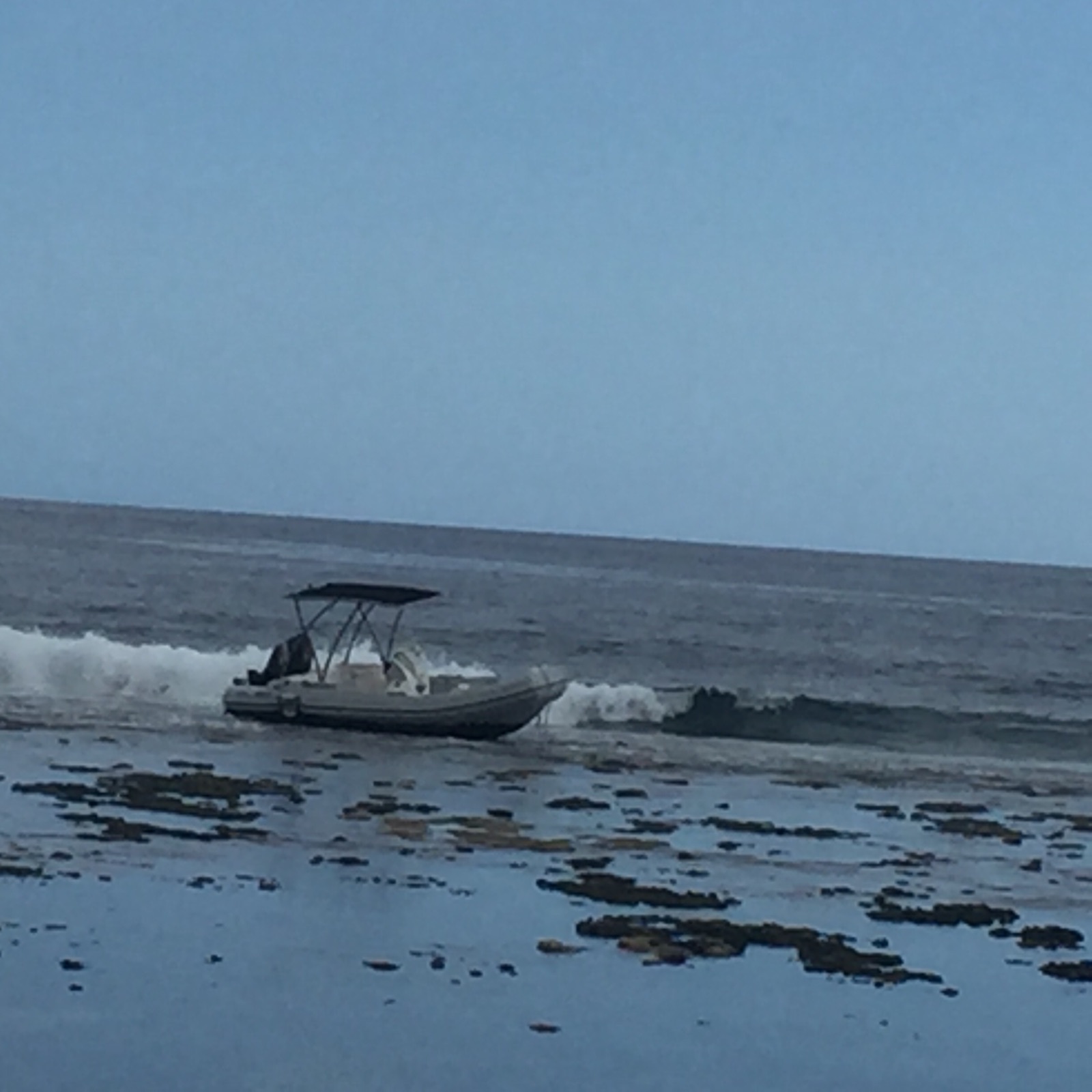 Trois-Bassins: Un bateau de location s'échoue près du Cogohr, 3 blessés légers