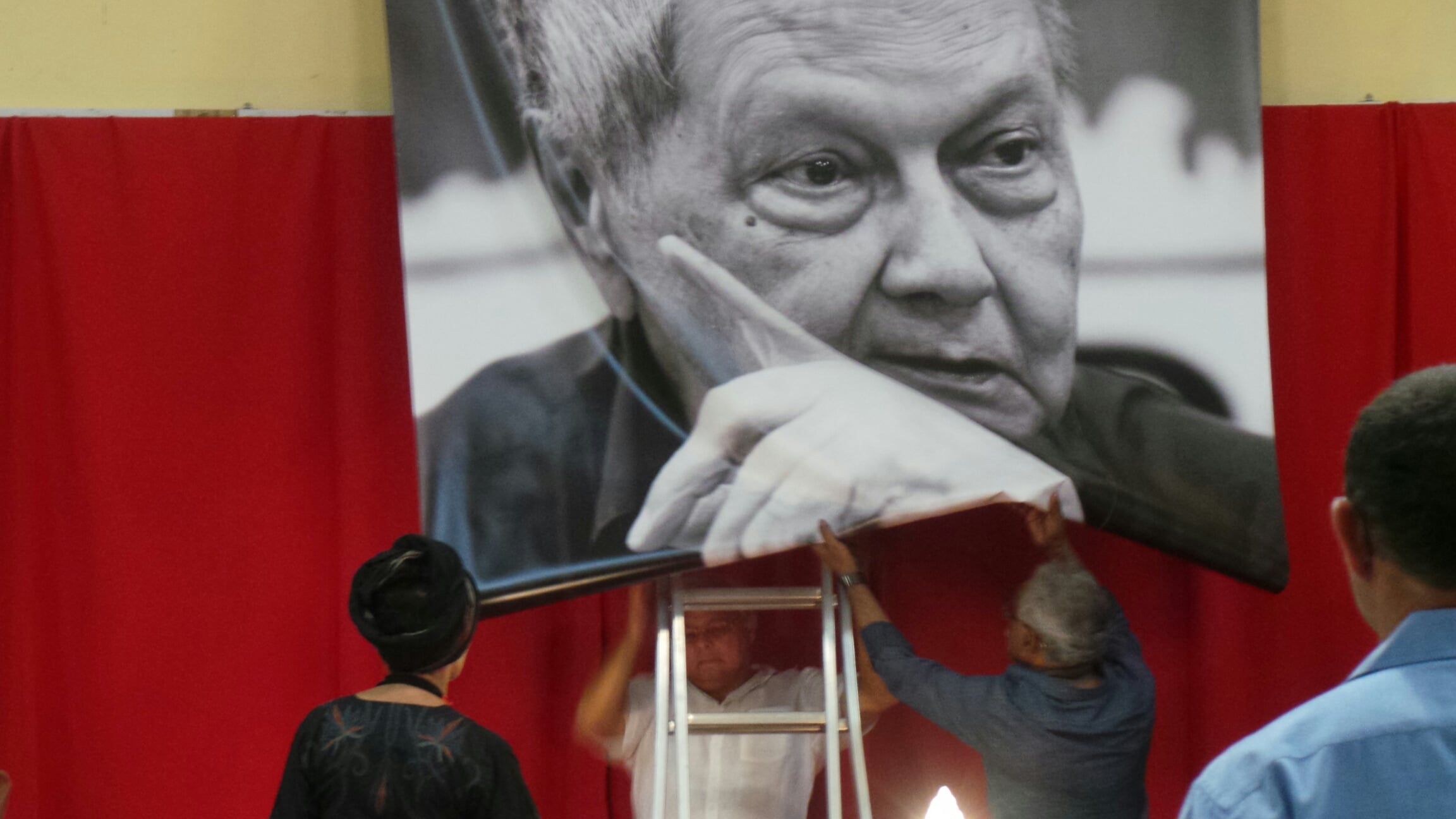 Décès de Paul Vergès : Moment de recueillement à Sainte-Suzanne