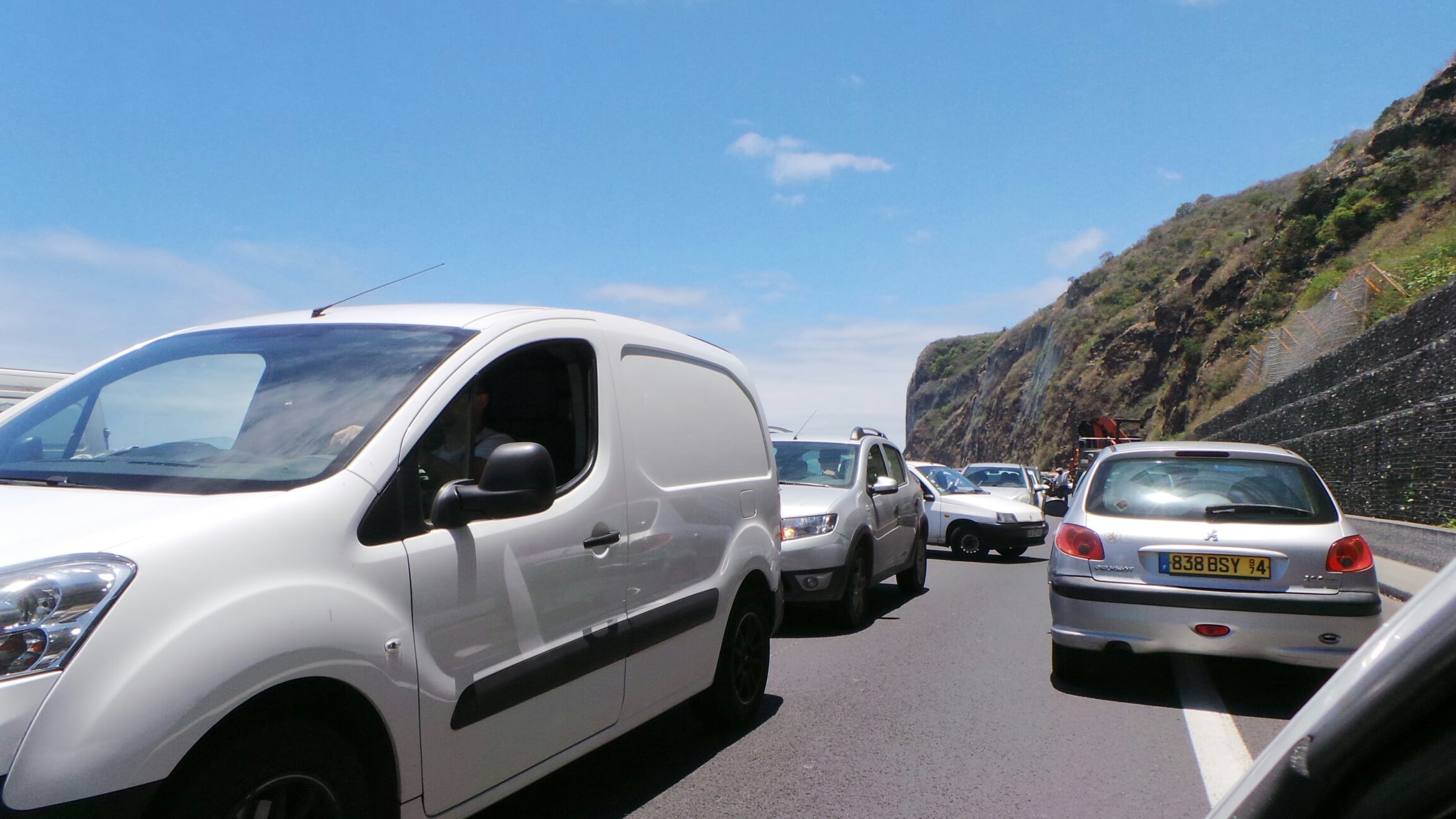 Les automobilistes contraints de faire demi-tour sur la route du littoral