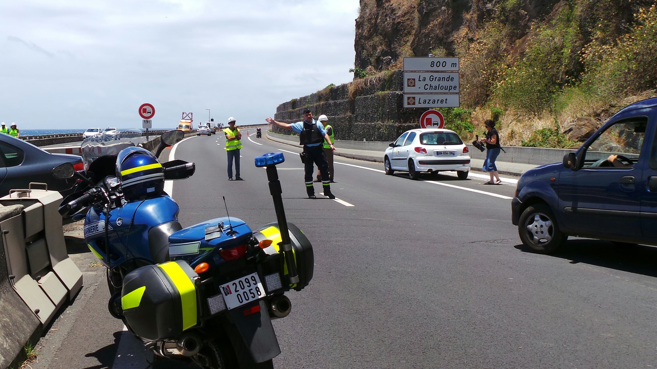 Les automobilistes contraints de faire demi-tour sur la route du littoral