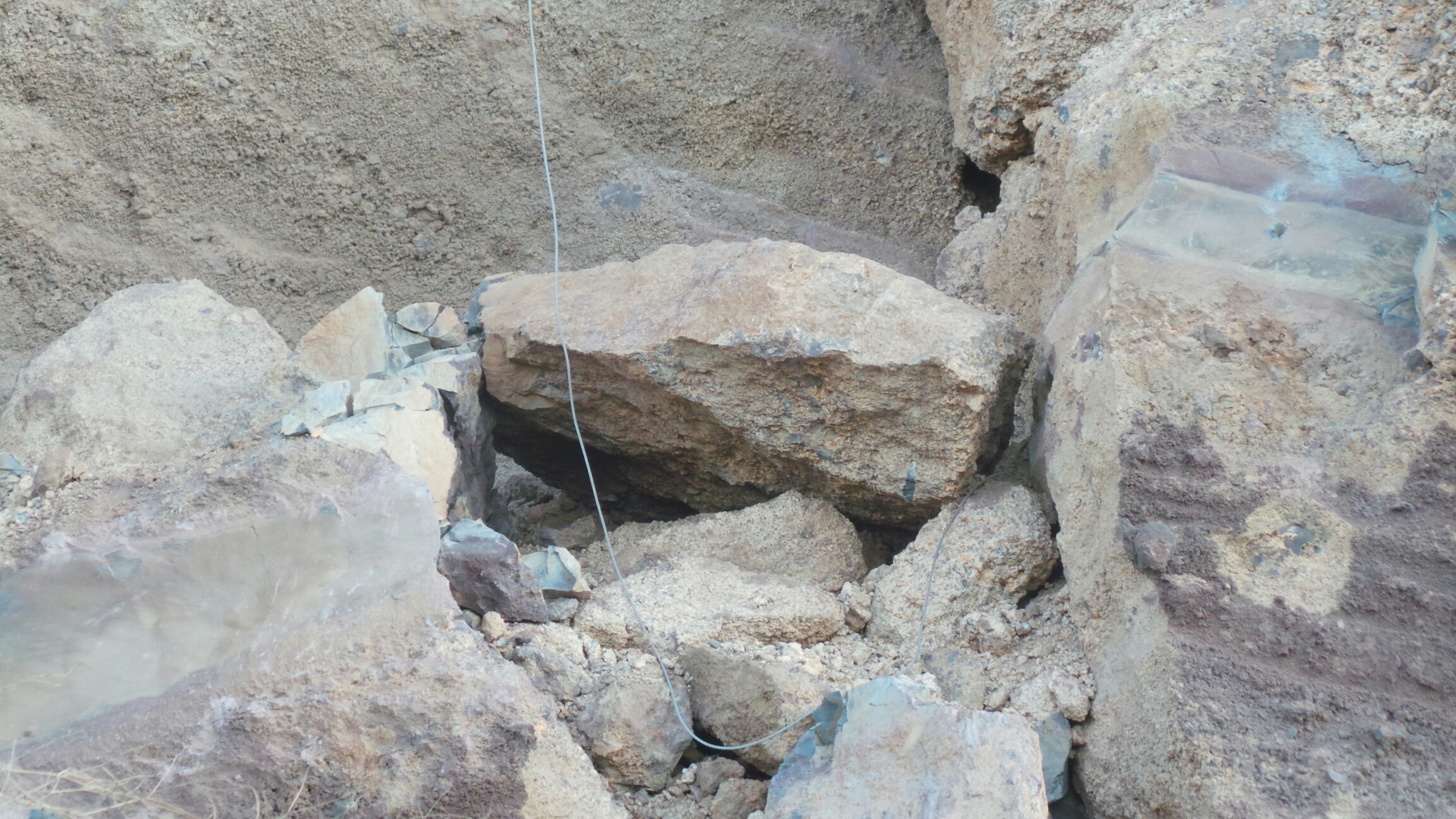 Route du littoral: Le déblaiement des blocs rocheux se poursuit au PR9