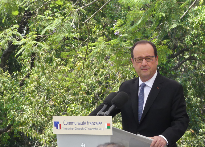 Vidéo : François Hollande rend hommage aux victimes franco-malgaches des attentats