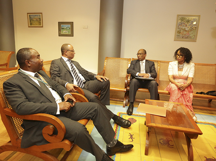 Retour en images de l’arrivée du Ministre des Affaires Etrangères de l’Union des Comores