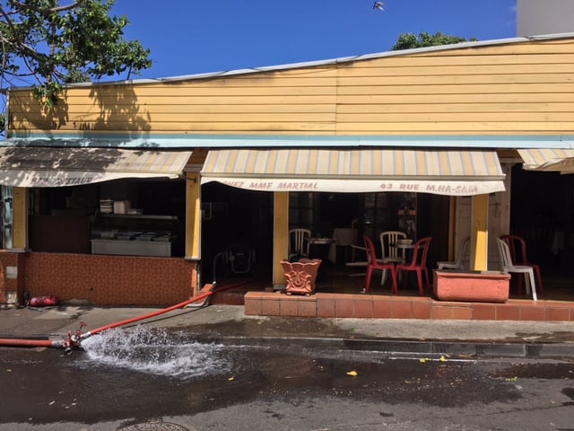 Saint-Denis: Un restaurant en feu près du Petit marché