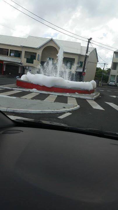 St-Benoît : La fontaine fait des bulles...